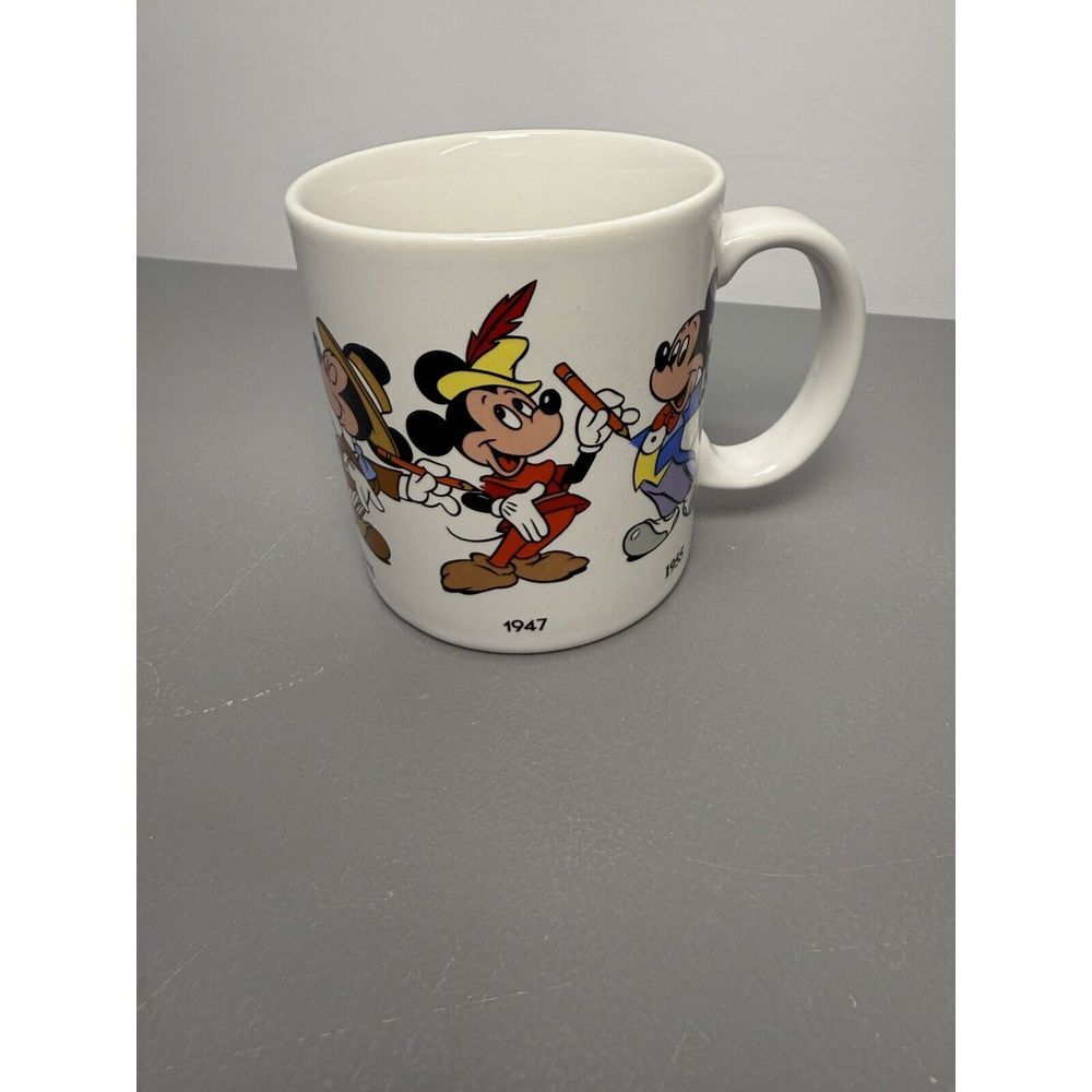 Walt Disney 1986 Mickey Mouse Ceramic Cup/Mug ‎  3 1/2" High #33